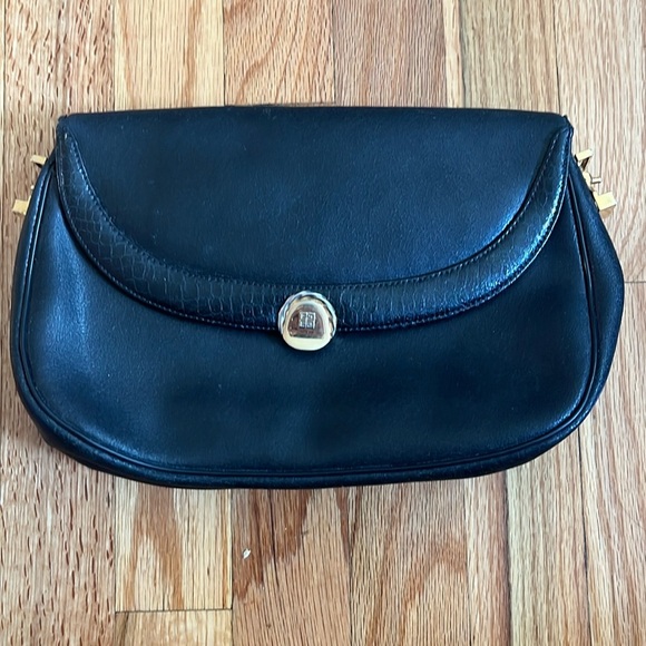 GIVENCHY VINTAGE black leather purse with gold hardware - Picture 1 of 11